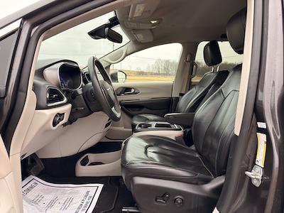 Used 2022 Chrysler Pacifica - photo 1