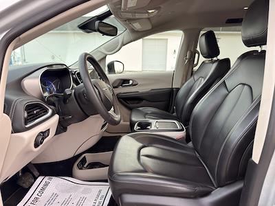 Used 2023 Chrysler Pacifica - photo 1