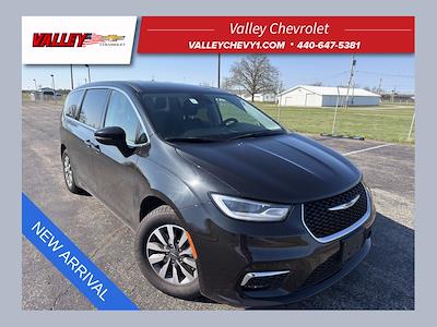 Used 2023 Chrysler Pacifica - photo 1
