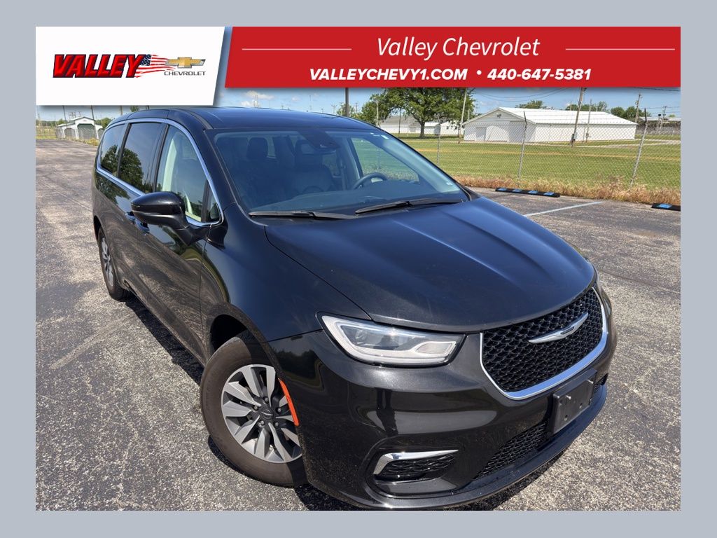 Used 2023 Chrysler Pacifica - photo 1