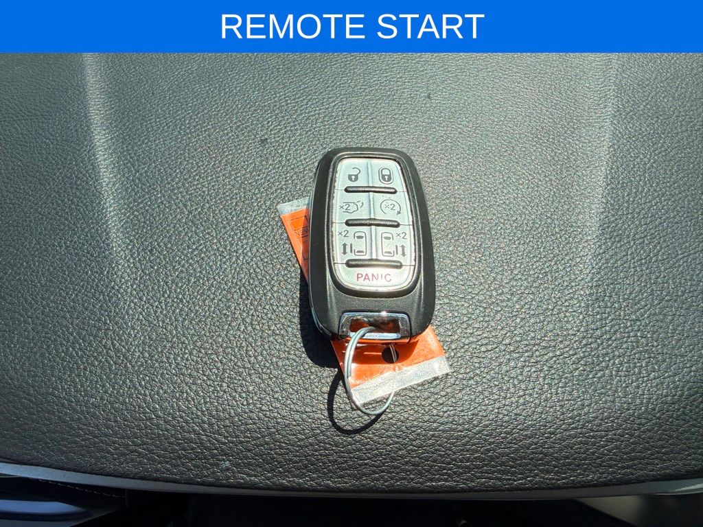 Used 2023 Chrysler Pacifica - photo 6