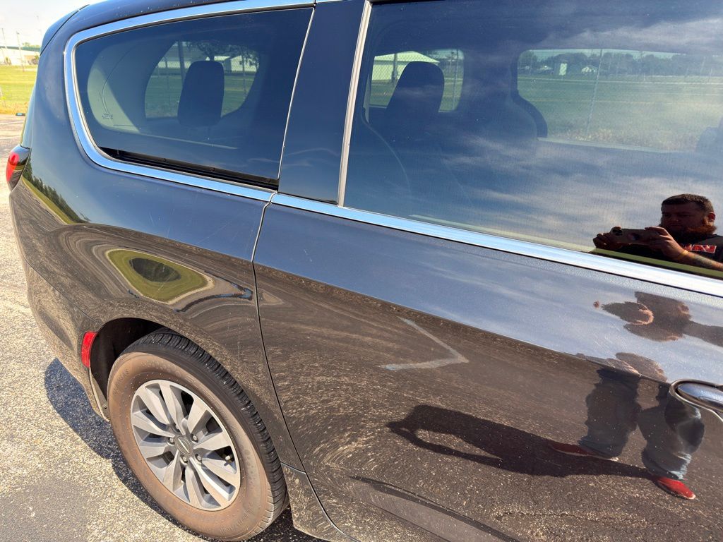 Used 2023 Chrysler Pacifica - photo 8