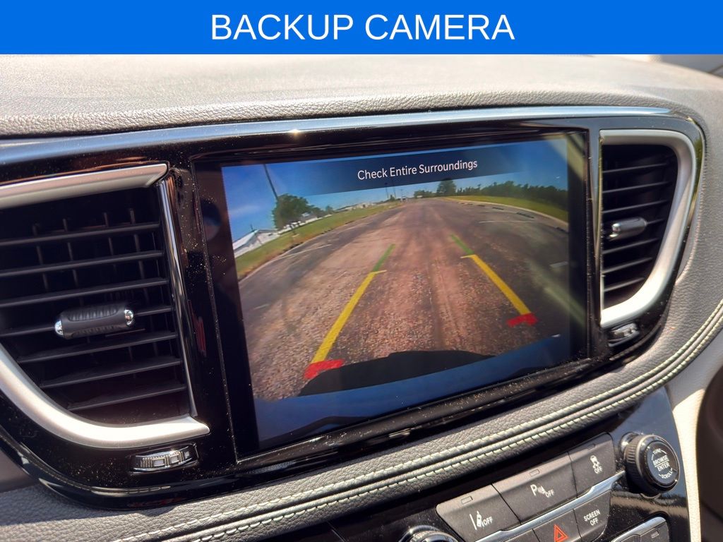 Used 2023 Chrysler Pacifica - photo 6