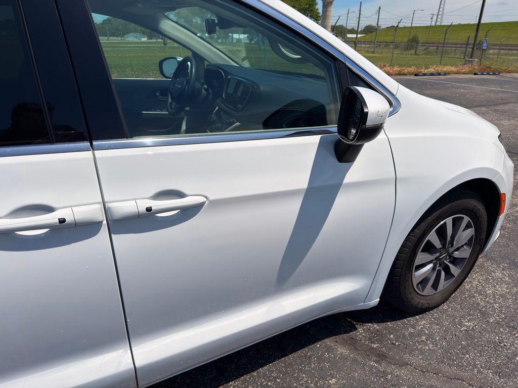 Used 2023 Chrysler Pacifica - photo 10