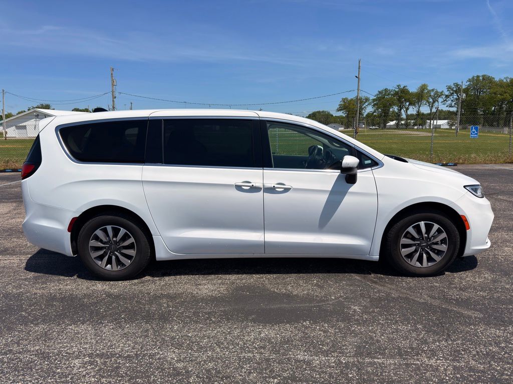 Used 2023 Chrysler Pacifica - photo 11