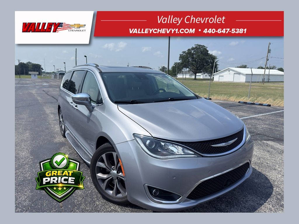 Used 2017 Chrysler Pacifica - photo 1