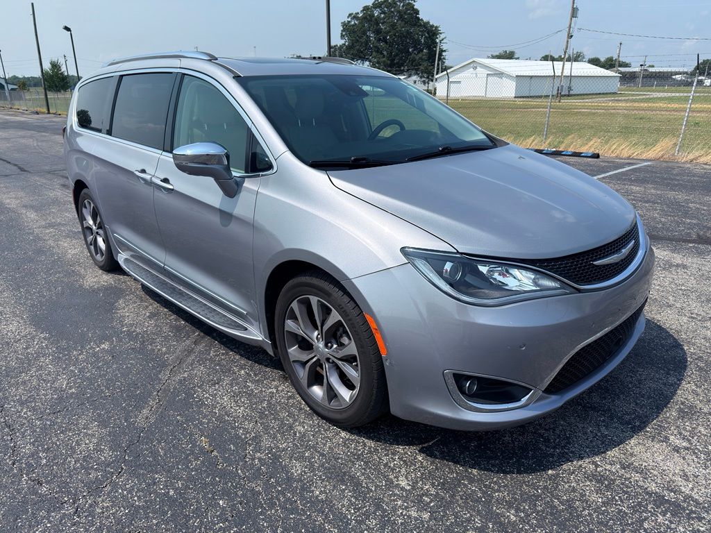 Used 2017 Chrysler Pacifica - photo 2