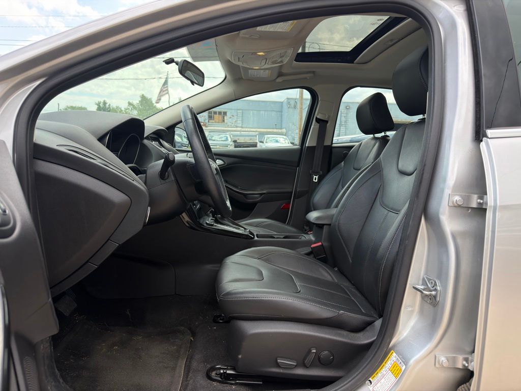 Used 2017 Ford Focus - photo 2