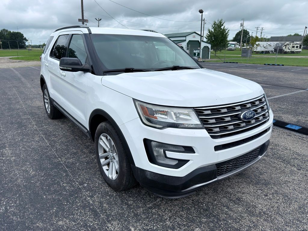 Used 2017 Ford Explorer - photo 2
