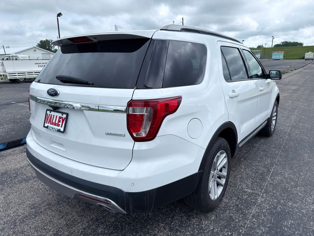 Used 2017 Ford Explorer - photo 2