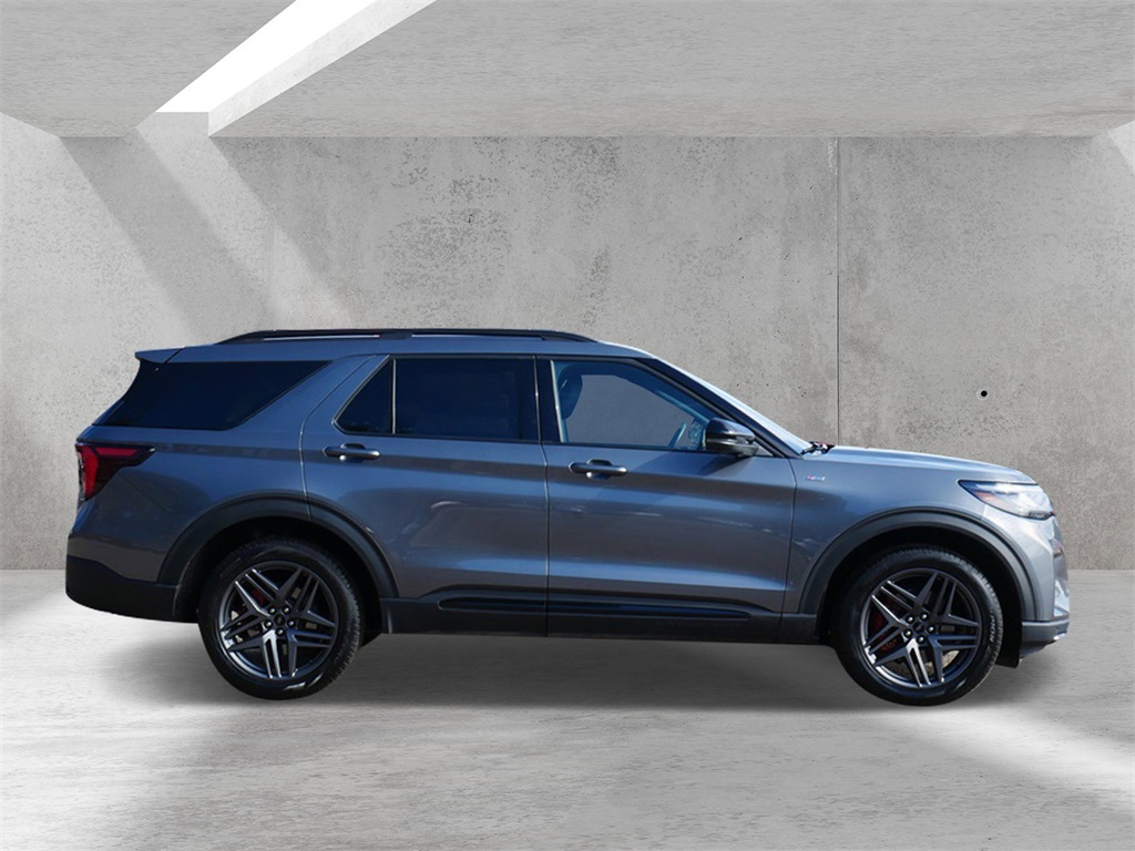 Used 2025 Ford Explorer - photo 5