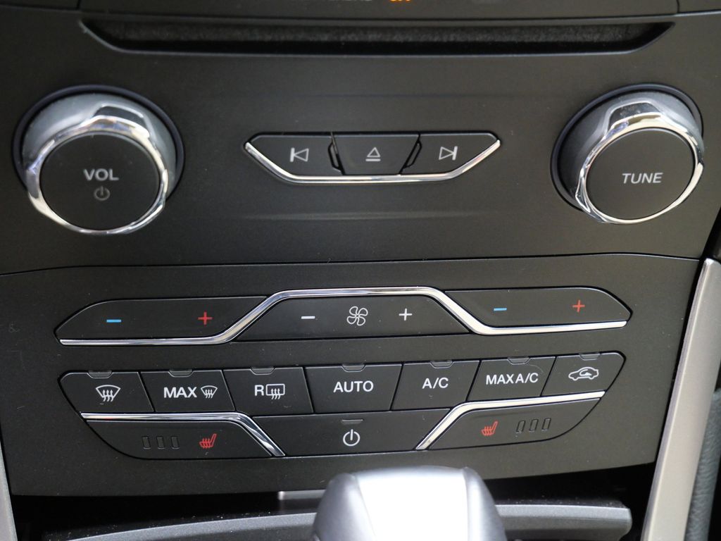 Used 2018 Ford Edge - photo 19