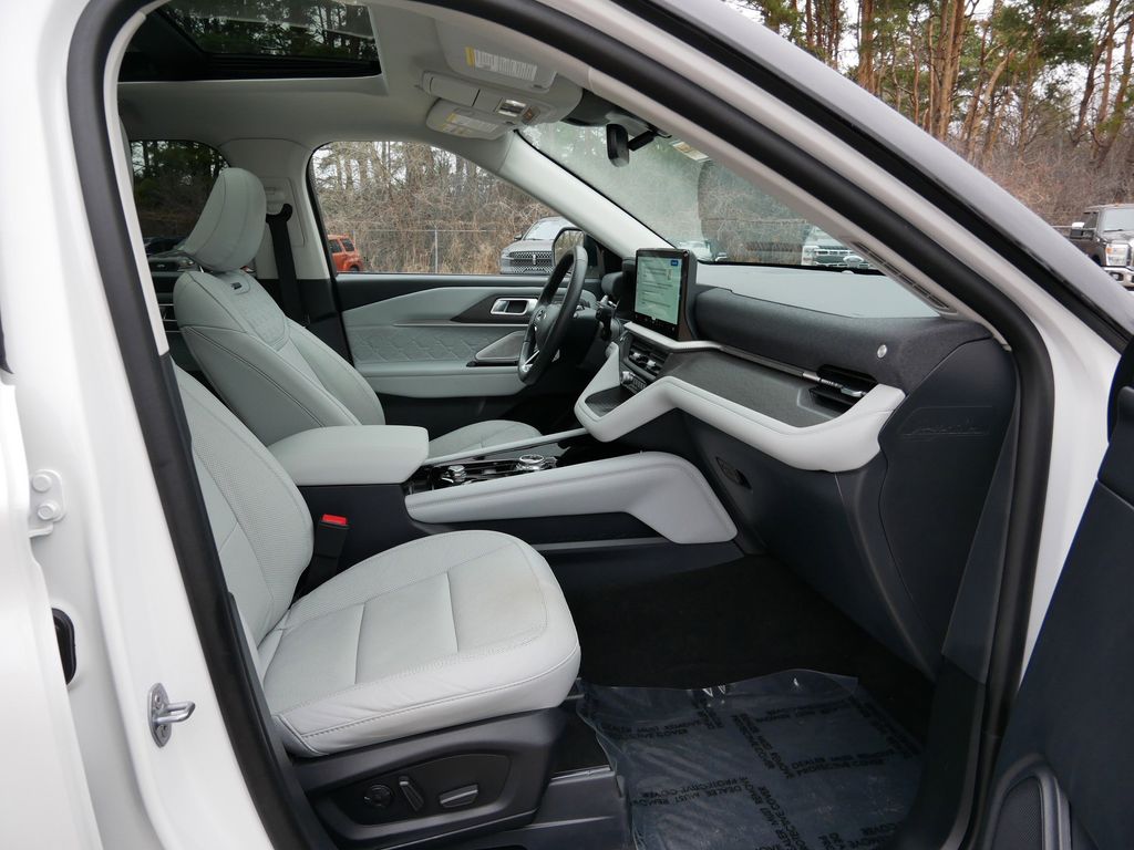 Used 2025 Ford Explorer - photo 10