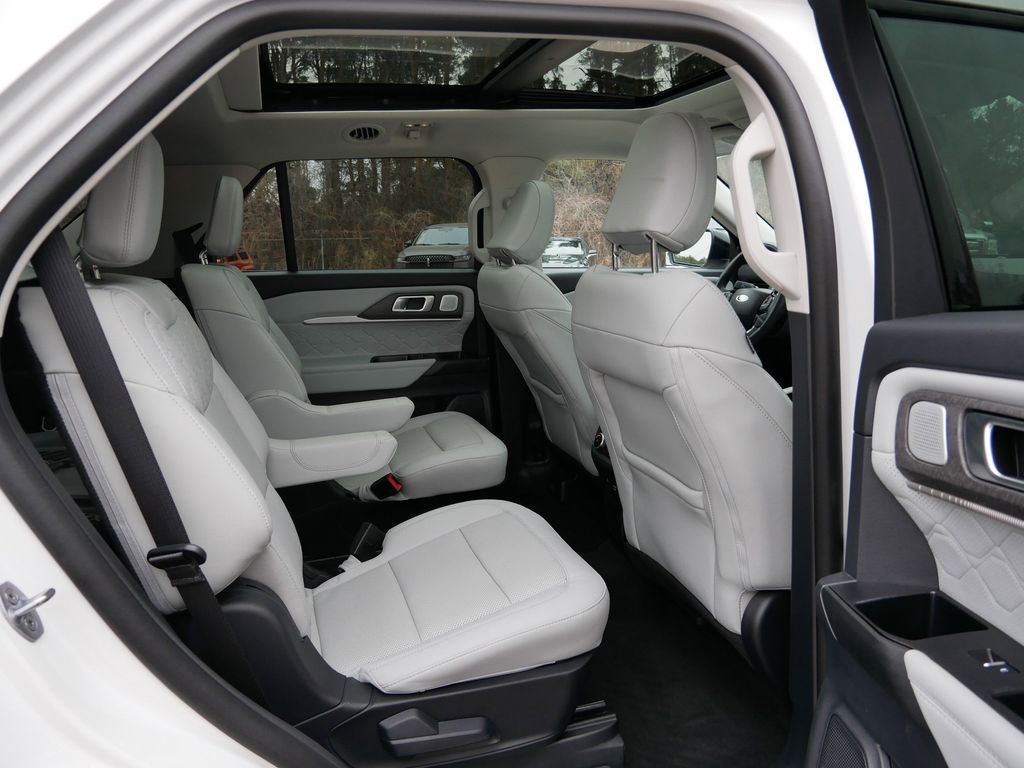 Used 2025 Ford Explorer - photo 11