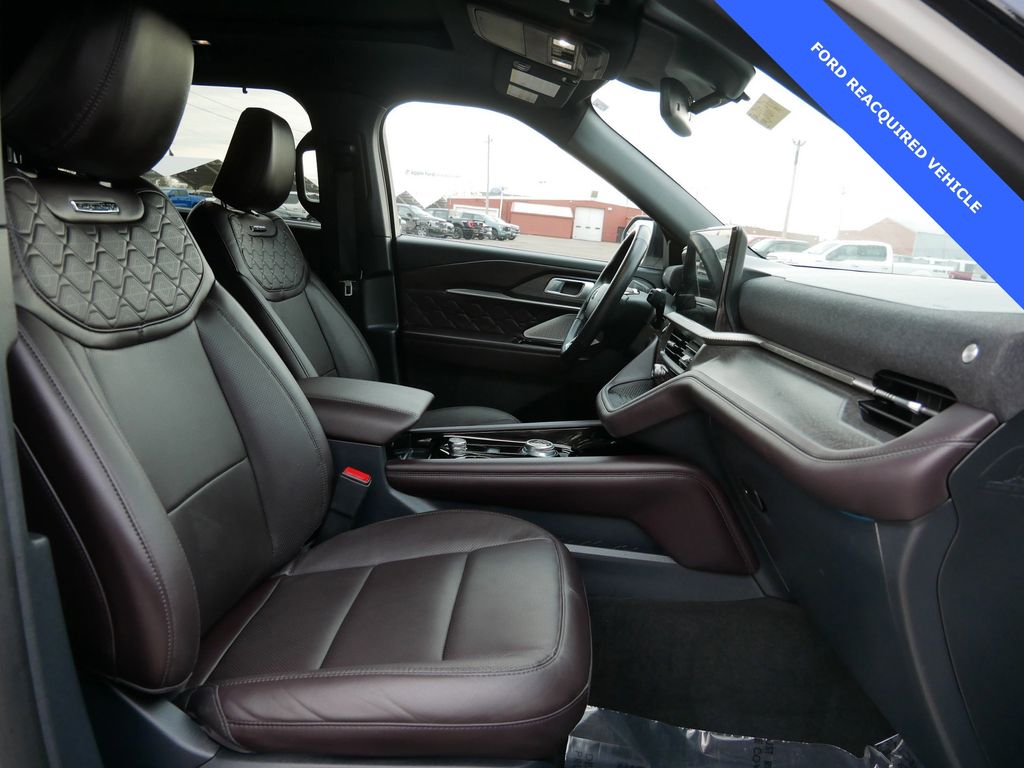 Used 2025 Ford Explorer - photo 10