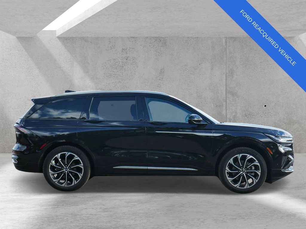 Used 2024 Lincoln Nautilus - photo 1