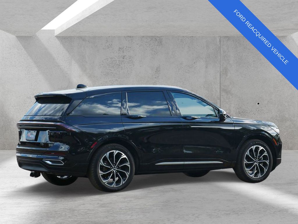 Used 2024 Lincoln Nautilus - photo 2