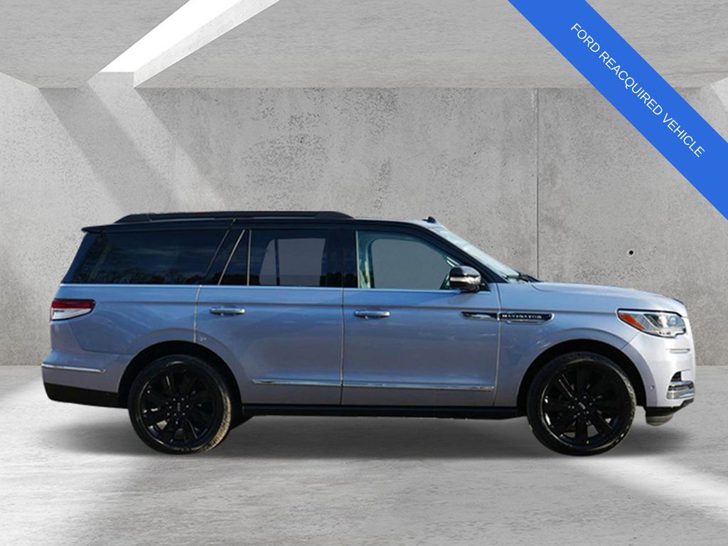 Used 2024 Lincoln Navigator - photo 5