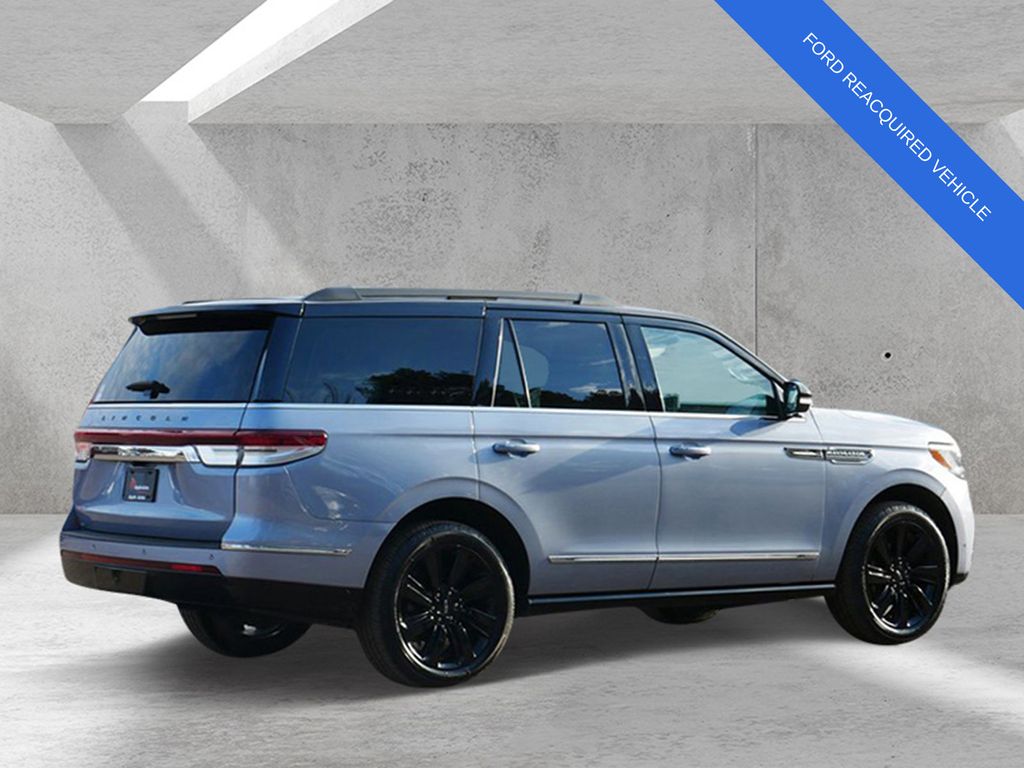 Used 2024 Lincoln Navigator - photo 2