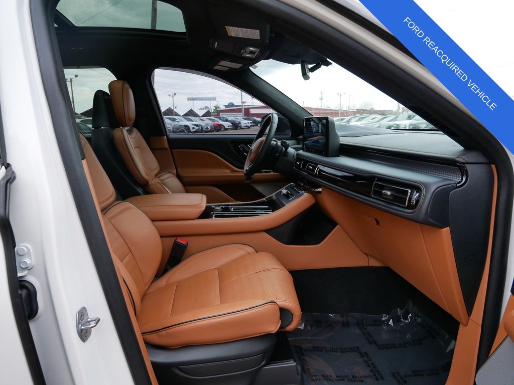 Used 2025 Lincoln Aviator - photo 10