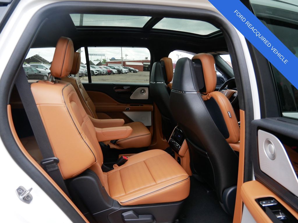 Used 2025 Lincoln Aviator - photo 11