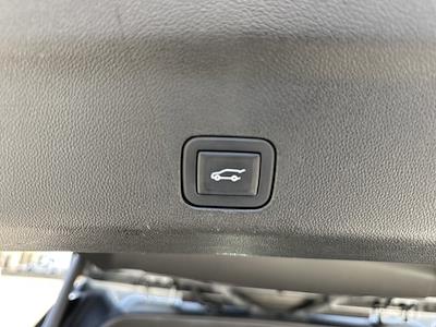 Used 2023 GMC Yukon XL - photo 1