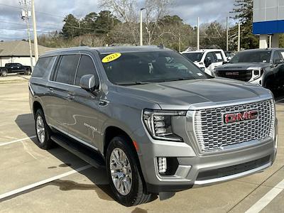 Used 2023 GMC Yukon XL - photo 1