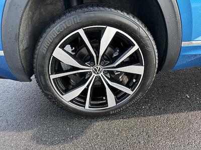 Used 2024 Volkswagen Atlas Cross Sport - photo 1