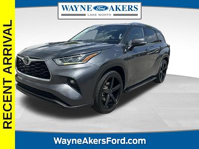 Used 2020 Toyota Highlander - photo 1