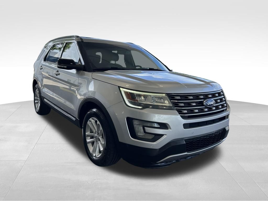 Used 2017 Ford Explorer - photo 2