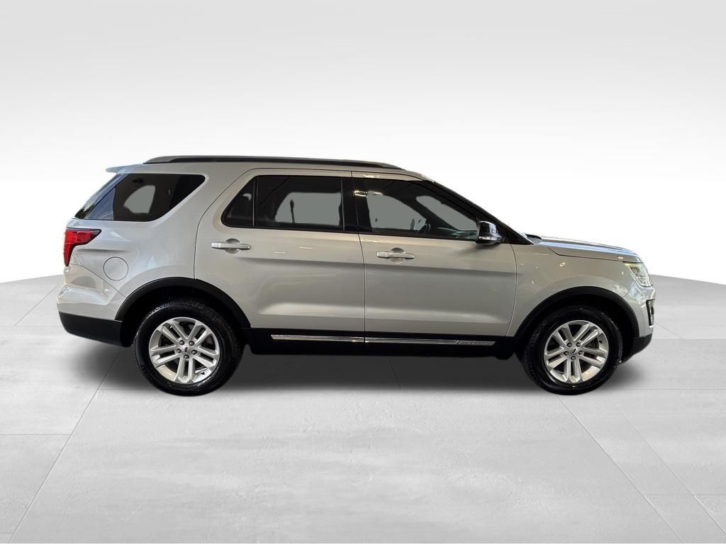 Used 2017 Ford Explorer - photo 5