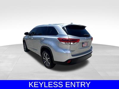 2018 Toyota Highlander 4x2 SUV for sale #L5XB86297B - photo 2