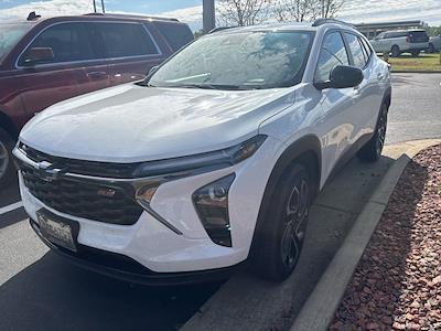Used 2025 Chevrolet Trax - photo 1