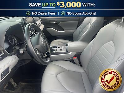 Used 2021 Toyota Highlander - photo 1