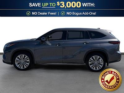 Used 2024 Toyota Highlander - photo 1