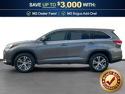 Used 2017 Toyota Highlander - photo 1