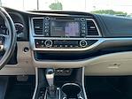 2019 Toyota Highlander 4x2 SUV for sale #F25AT064A - photo 18