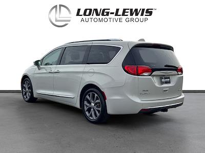 Used 2017 Chrysler Pacifica Limited Minivan for sale #F25OT086B - photo 2