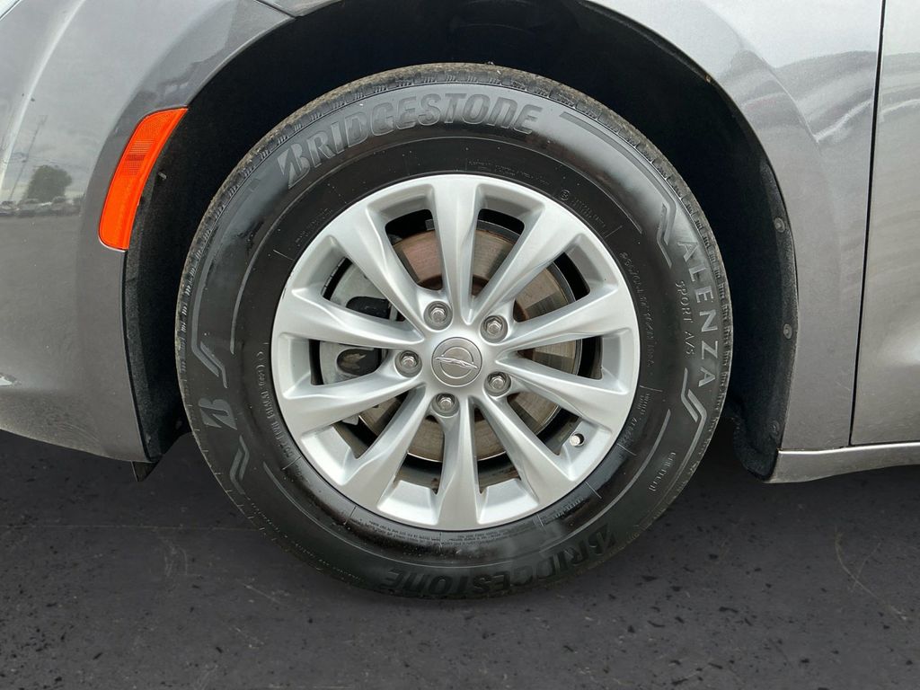 Used 2018 Chrysler Pacifica - photo 10