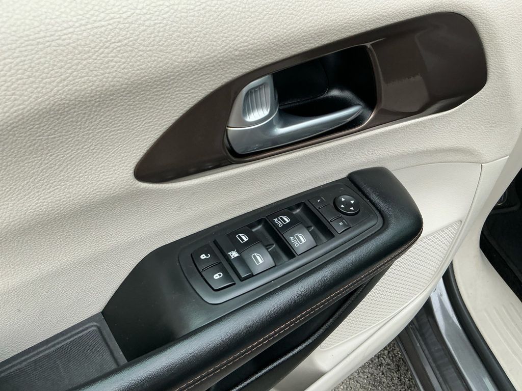 Used 2018 Chrysler Pacifica - photo 12