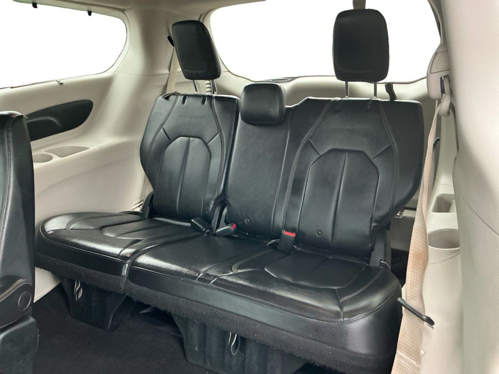 Used 2018 Chrysler Pacifica - photo 17