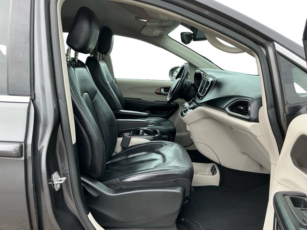 Used 2018 Chrysler Pacifica - photo 18