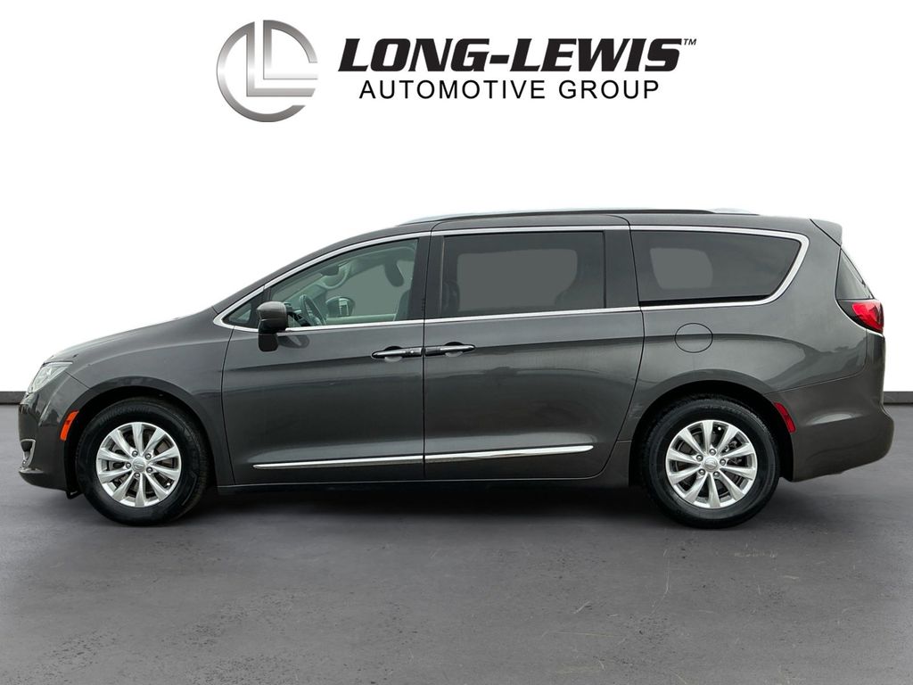 Used 2018 Chrysler Pacifica - photo 1