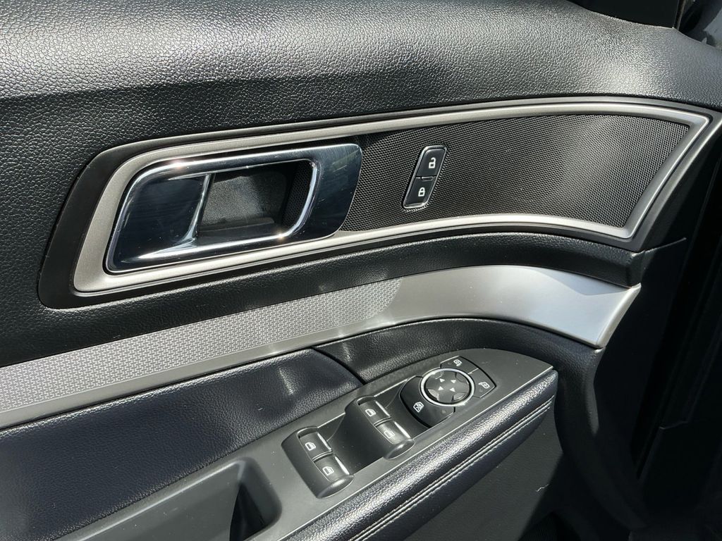 Used 2017 Ford Explorer - photo 18