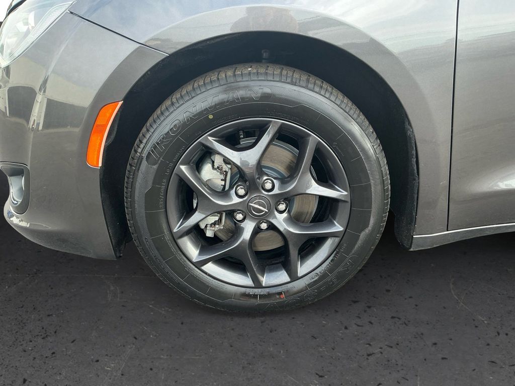 Used 2018 Chrysler Pacifica - photo 10