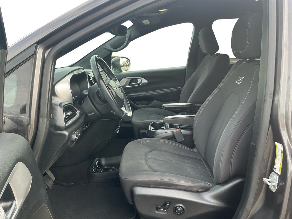 Used 2018 Chrysler Pacifica - photo 11
