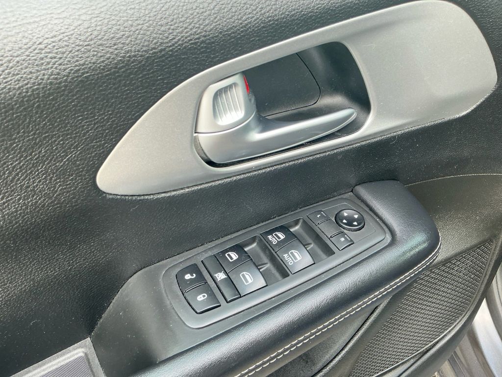 Used 2018 Chrysler Pacifica - photo 12