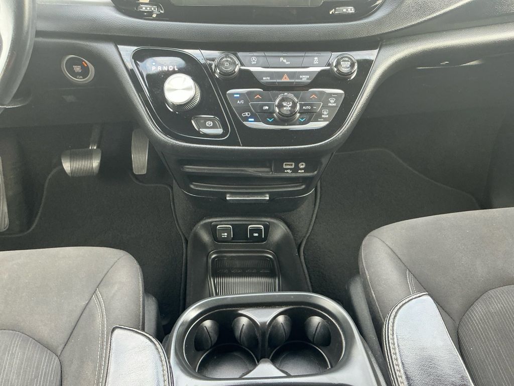 Used 2018 Chrysler Pacifica - photo 16