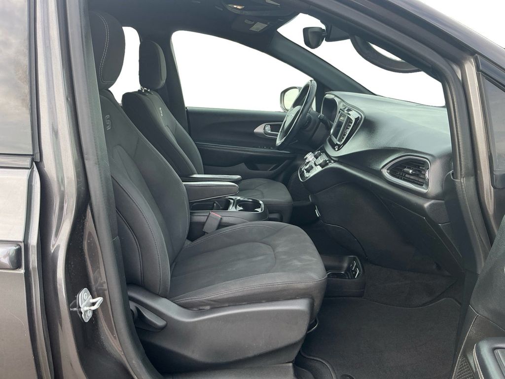Used 2018 Chrysler Pacifica - photo 18