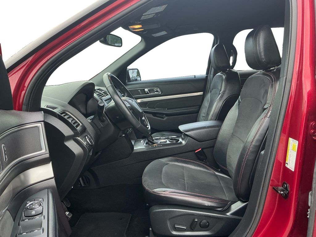 Used 2019 Ford Explorer - photo 10